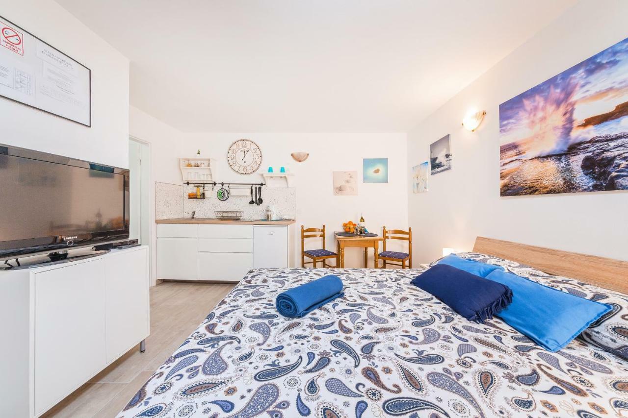 Degrassi Square (adults Only) Apartment Vrsar