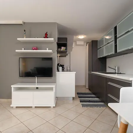 Degrassi Square Apartments (Adults Only) Vrsar Exterior foto