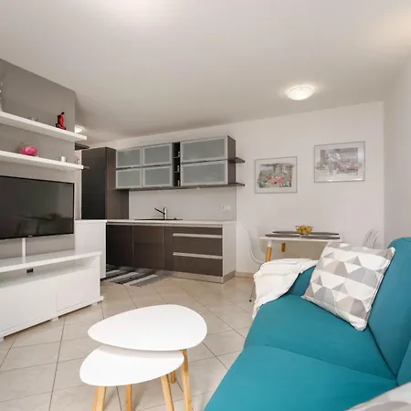Degrassi Square Apartments (Adults Only) Vrsar Exterior foto