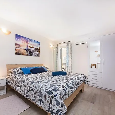 Degrassi Square Apartments (Adults Only) Vrsar Exterior foto